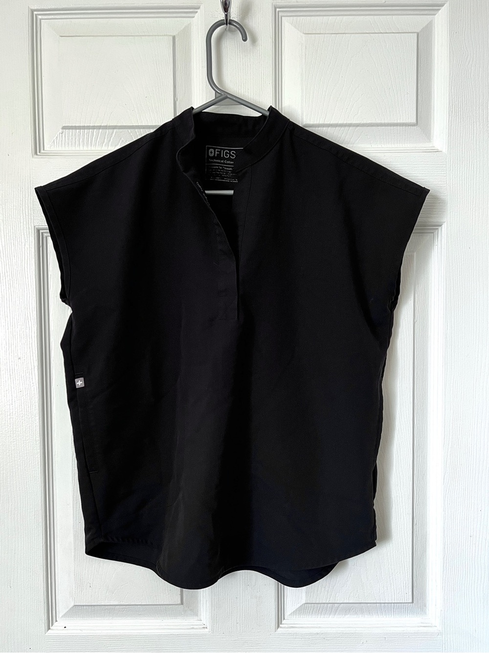 FIGS • Technical Collection Rafaela Oversized Scrub Top black nurse doc medical